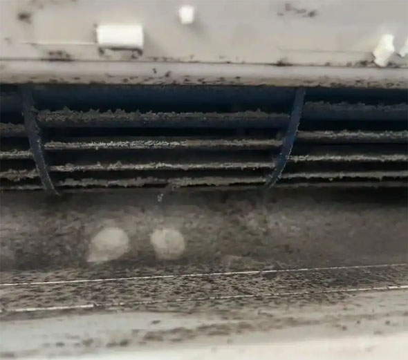 唐县空调吹的风有股烧焦味是怎么回事